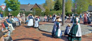 Maibaumfest in Seeth: Gemeinschaft, Tradition und ein herzliches Willkommen für die neue Dorfkümmerin
